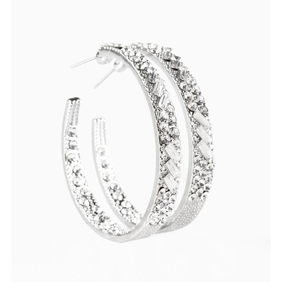 💎 Buy 2 Get 1 💎 Glitzy by Association - Picture 1 of 2